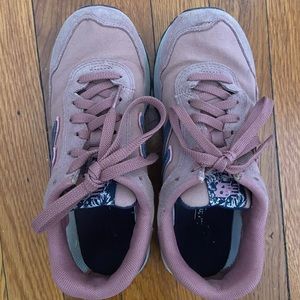 Pink new balance sneakers